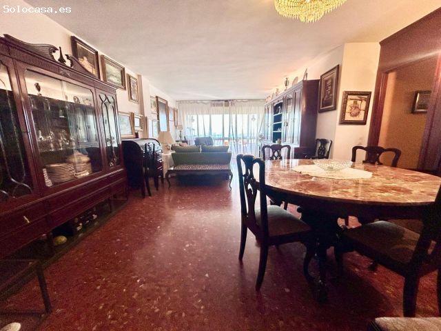 Exclusivo Piso en Málaga Este: Oportunidad de Inversión a Pasos del Mar