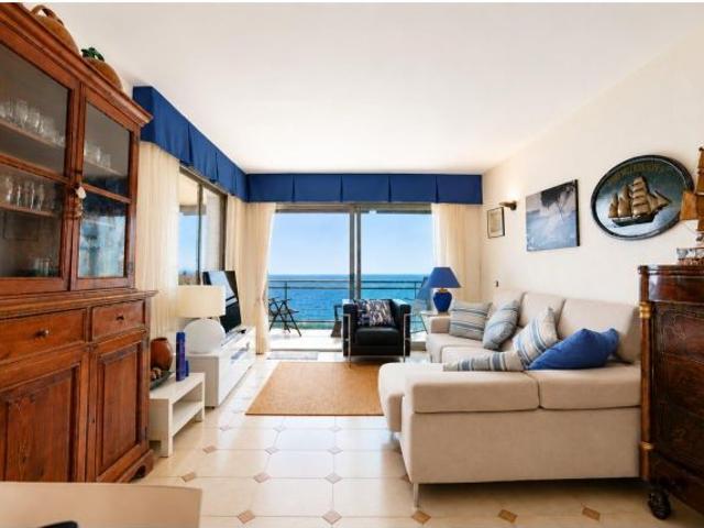 Exclusivo piso en primera línea de mar con terraza y vistas espectaculares en Cala Font, Salou