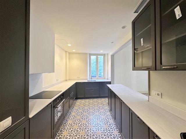 EXCLUSIVO PISO NUEVO DE 251m2 CON JARDÍN PRIVADO