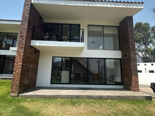 EXCLUSIVO RESIDENCIAL CON ALBERCA EN TLAYACAPAN