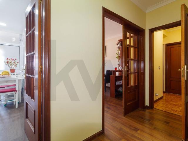 T2 em Oliveira do Douro, garagem fechada, 2 elevadores, prédio em capoto, vistas Deslumbrantes