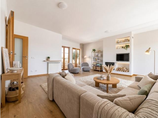 Exclusivo T2 na Quinta da Beloura | 2 Suítes + Lavabo | 2 Vagas de Garagem | Arrecadação, Despensa, Piscina & Elevador