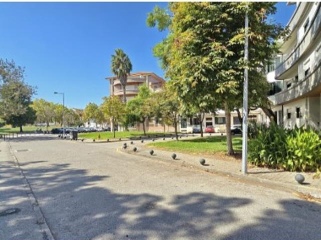 Exclusivo T2 Renovado no Bairro do Alboi | Vistas Panorâmicas e Garagem Fechada em Aveiro