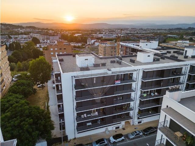 Exclusivo T3 Novo no Último Piso | 196 m² | Duas Frentes | V. 0m² Real, Dume e Semelhe