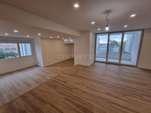 ️ Exclusivo T4 nas Torres de Alfragide – 4 Suítes e 172 m² de Elegância e Conforto