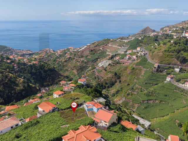 Exclusivo Terreno de 440 m² no Estreito de Câmara de Lobos com Vista Panorâmica Definitiva