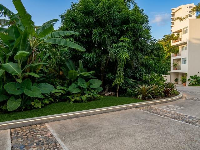 Exclusivo Terreno de 1,212 m2 en Brisas del Marqués | Espectacular Vista al Mar