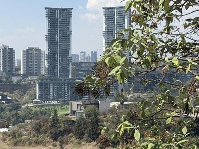EXCLUSIVO TERRENO EN FRACCIONAMIENTO EN BOSQUE REAL