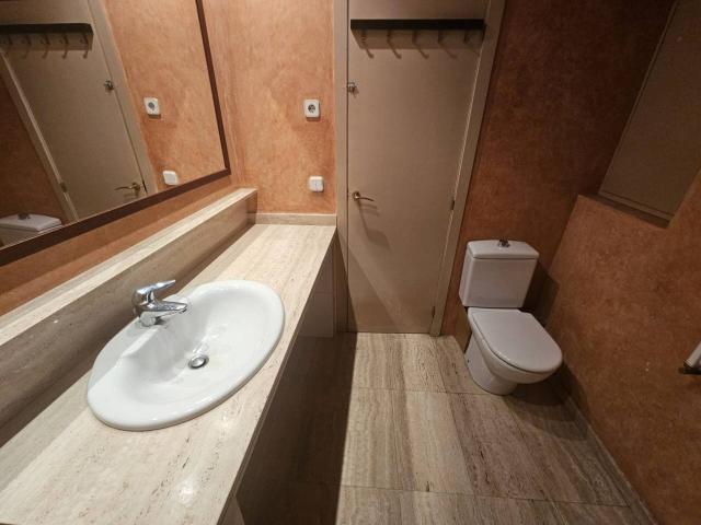 Exclusivo y amplio piso de 3 habitaciones con terraza en la calle Gelabert Barcelona