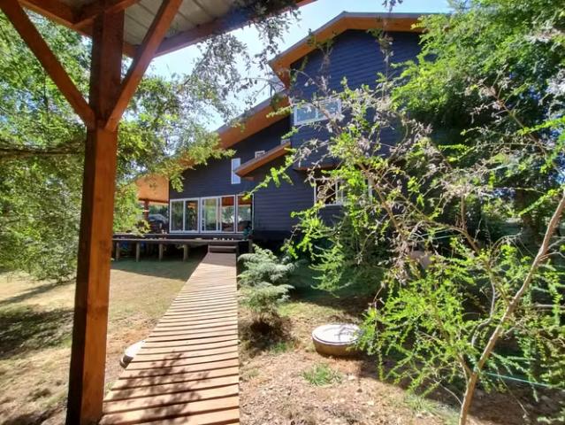 Exclusiva casa 4d con piscina, bosque y casa de invitados | 4 dormitorios por 9500.00 en Máfil