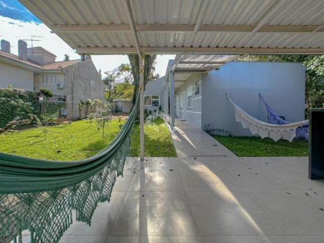 Exclusiva casa térrea com 7 dormitórios e amplo terreno