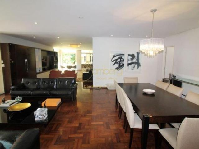 EXCLUSIVA CASA TÉRREA: Conforto e Modernidade em 744 m² de Área Construída em um Terreno de 1.575 m²