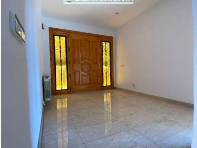 Exclusiva casa unifamiliar de 255 m2 amb ampli pati privat i espectacular buhardilla a Igualada