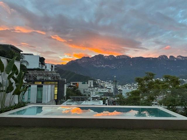 Exclusiva Casa amueblada en Valle Oriente San Pedro Garza García