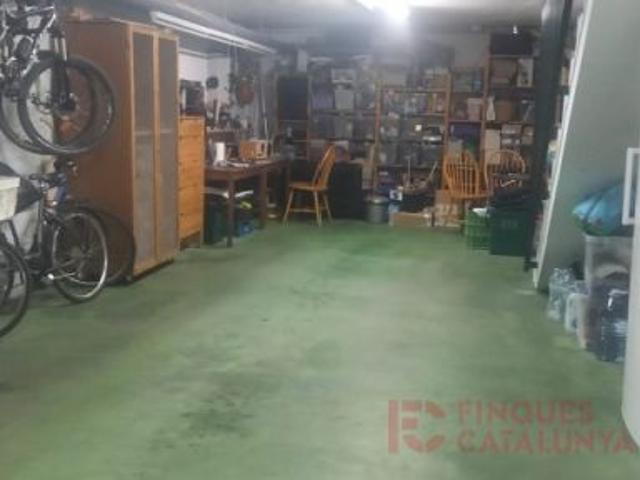 Exclusiva casa aparellada cantonera amb jardí, garatge i múltiples terrasses a