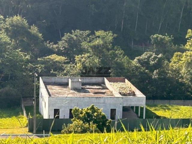 Exclusiva Casa com 4 Suítes em Terreno de 1.005 m² no Village Parahybuna | Espaço, Conforto e Qualid