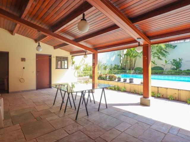 Exclusiva casa com piscina, 4 dormitórios, 2 suítes e 4 vagas/ Jardim Marajoara. Aceita permuta!