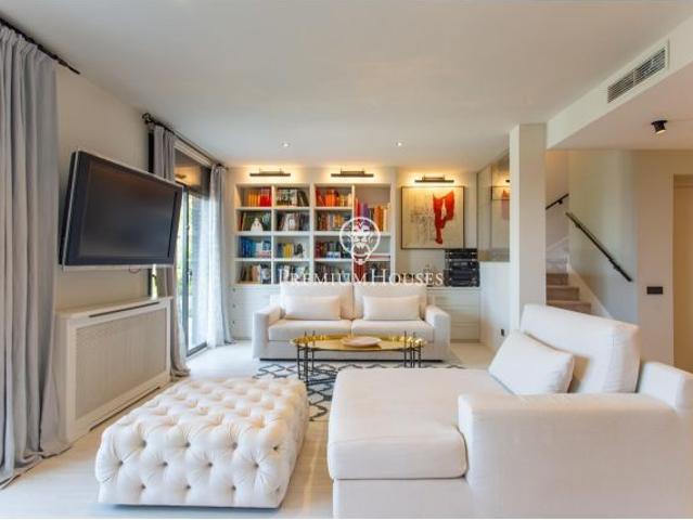 Exclusiva casa contemporania en Can Quirze con vistas al mar