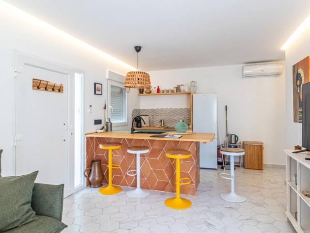 Exclusiva casa con 3 viviendas independientes en la playa de Oliva