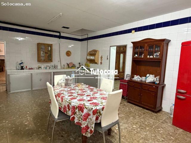 Exclusiva casa con local independiente y espacios llenos de luz