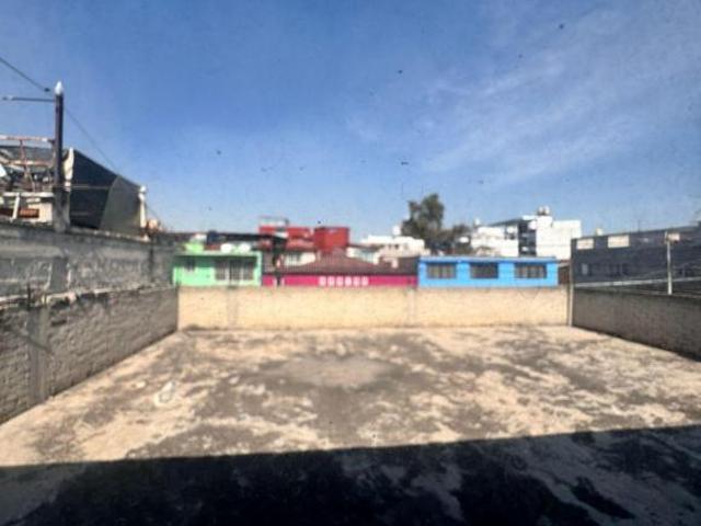 Exclusiva CASA CON TERRENO