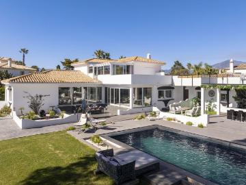 Exclusiva casa de 400 m2 en venta Estepona, España