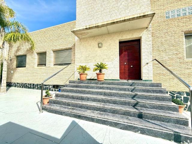 Exclusiva casa de 408 m2 en venta Molina de Segura, Murcia
