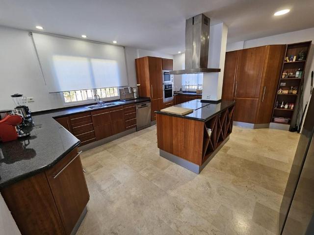 Exclusiva casa de 412 m2 en venta Benalmádena, Andalucía