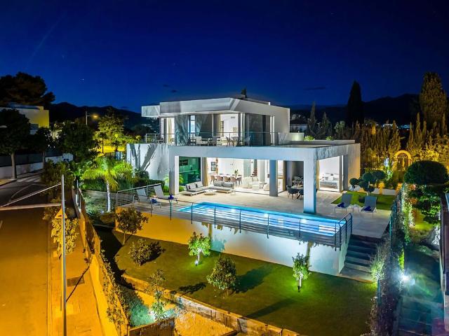 Exclusiva casa de 441 m2 en venta Estepona, Andalucía