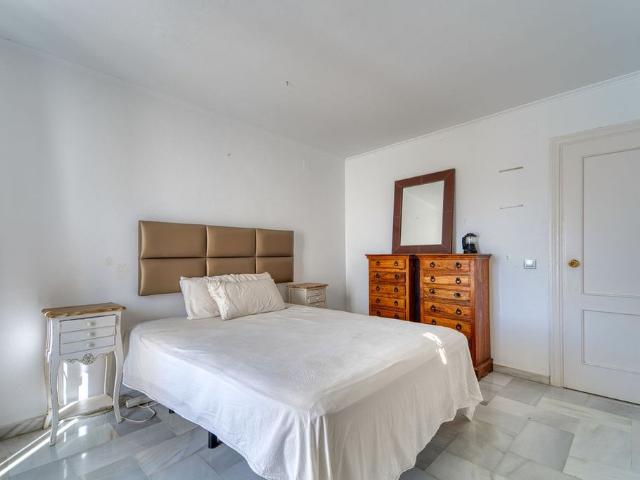 Exclusiva casa de 448 m2 en venta Nueva Andalucia, España