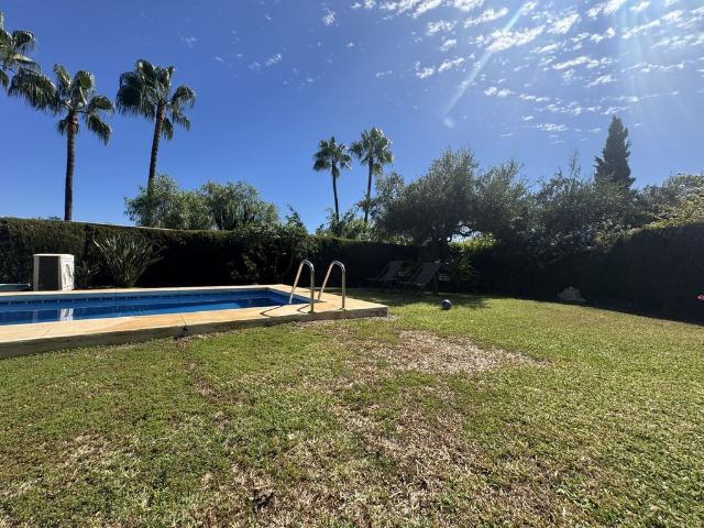 Exclusiva casa de 461 m2 en venta Puerto Banús, Andalucía