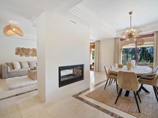 Exclusiva casa de 385 m2 en venta Puerto Banús, España