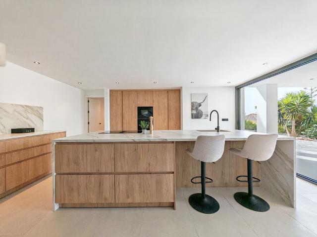 Exclusiva casa de 493 m2 en venta Elviria, Andalucía