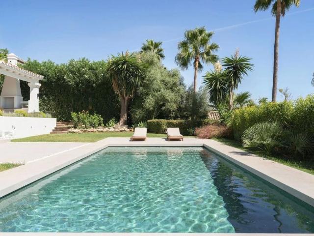 Exclusiva casa de 508 m2 en venta Nueva Andalucia, España