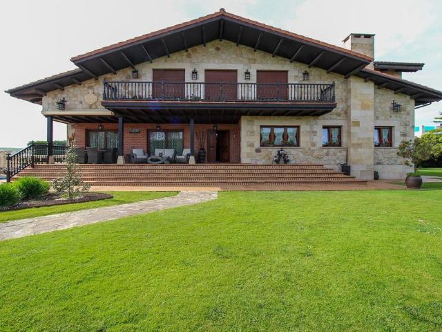 Exclusiva casa de 525 m2 en venta Soto de la Marina, España