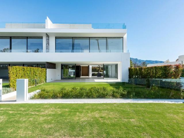 Exclusiva casa de 589 m2 en venta Nueva Andalucia, Andalucía