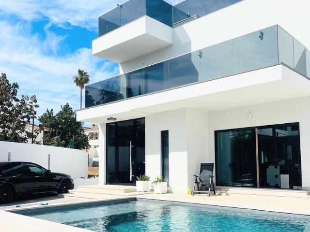 Exclusiva casa de 600 m2 en venta Benalmádena Costa, Andalucía