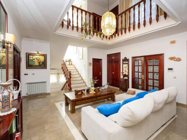 Exclusiva casa de 633 m2 en venta Atarfe, Andalucía