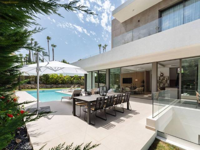 Exclusiva casa de 646 m2 en venta Nueva Andalucia, Andalucía