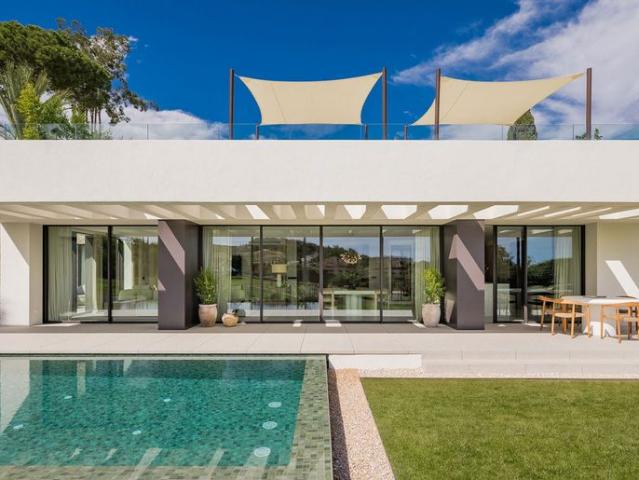 Exclusiva casa de 685 m2 en venta Nueva Andalucia, España