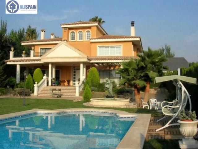 Exclusiva casa de 760 m2 en venta Petrel, Comunidad Valenciana