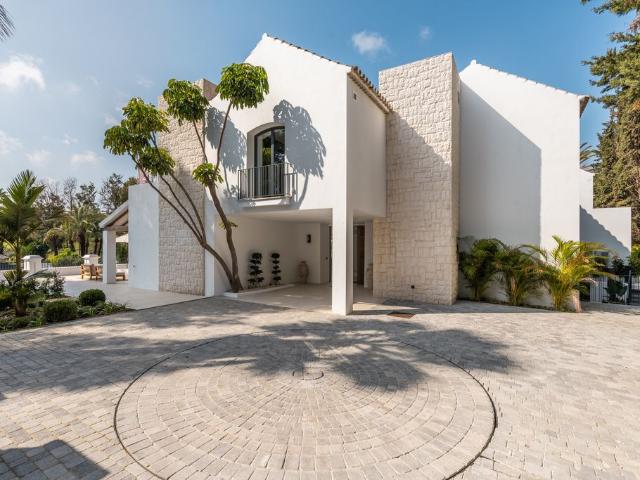 Exclusiva casa de 983 m2 en venta Nueva Andalucia, Andalucía