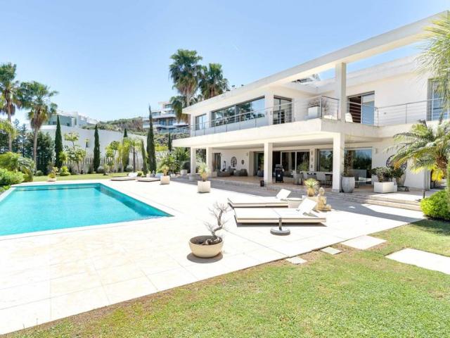 Exclusiva casa de 1001 m2 en venta Mijas Costa, Andalucía
