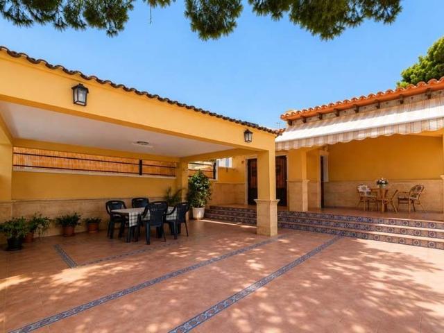Exclusiva casa de 131 m2 en venta Playas de Orihuela, España