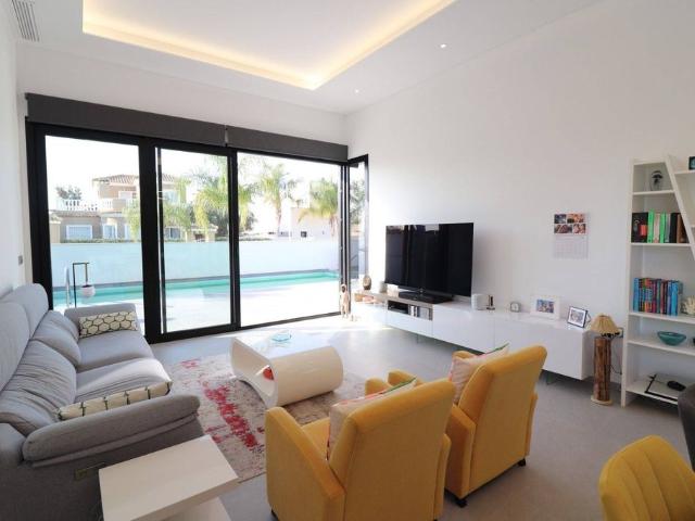 Exclusiva casa de 182 m2 en venta Formentera del Segura, Comunidad Valenciana