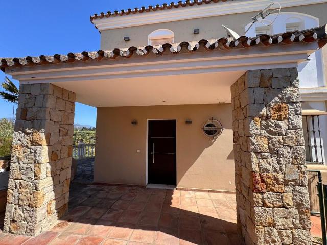 Exclusiva casa de 243 m2 en venta Estepona, Andalucía