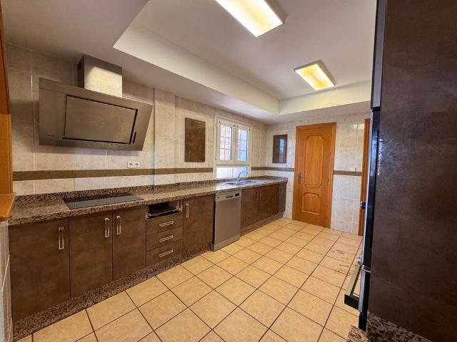 Exclusiva casa de 243 m2 en venta Estepona, Andalucía