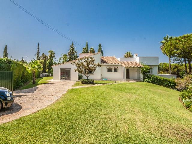 Exclusiva casa de 251 m2 en venta Elviria, España