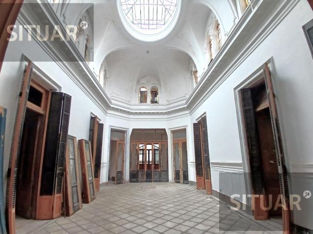 EXCLUSIVA Casa de 26 Ambientes en Monserrat con terraza, patio, parilla. Ideal usos múltiples