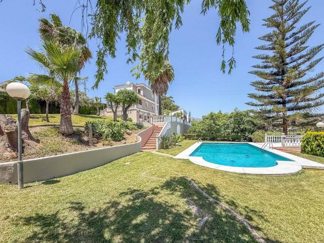 Exclusiva casa de 275 m2 en venta Estepona, Andalucía